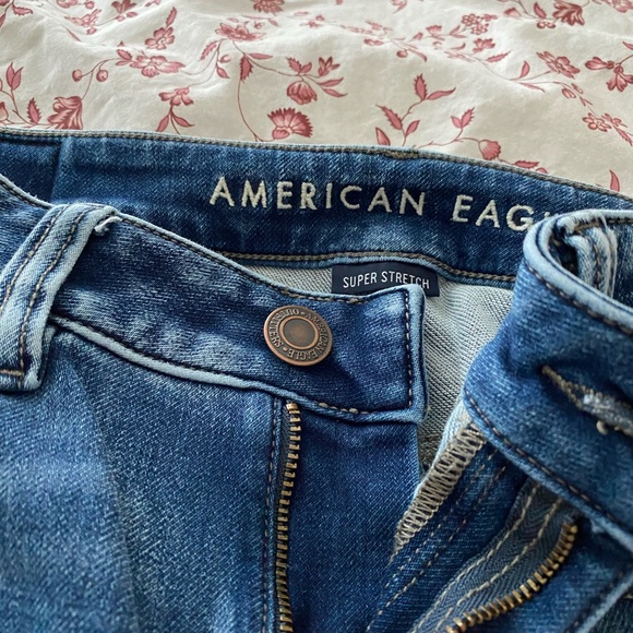 Distressed High Rise Jeggings - Picture 4 of 8